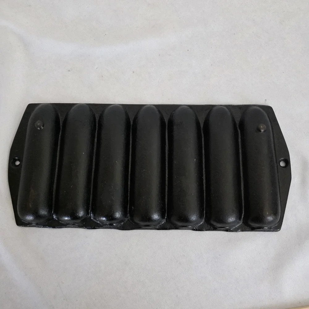 Vintage Cast‎ Iron Cornbread Stick Pan 7 Slot 12
